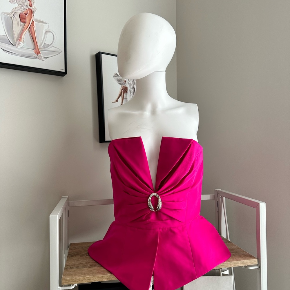 Elegant Pink Strapless Top with Brooch
